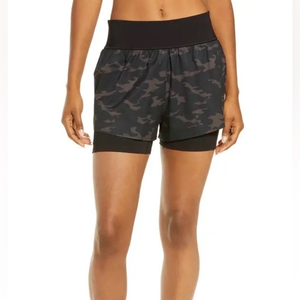 SPANX Get Moving Shorts Black Camo Size M High-Rise Thick Waistband - Picture 1 of 4